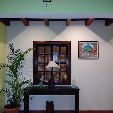 Отель La Casita De Angie Антигуа-Гватемала Экстерьер фото