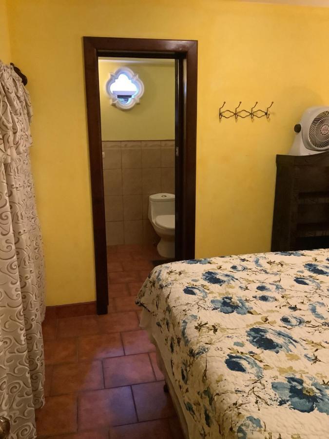 Отель La Casita De Angie Антигуа-Гватемала Экстерьер фото