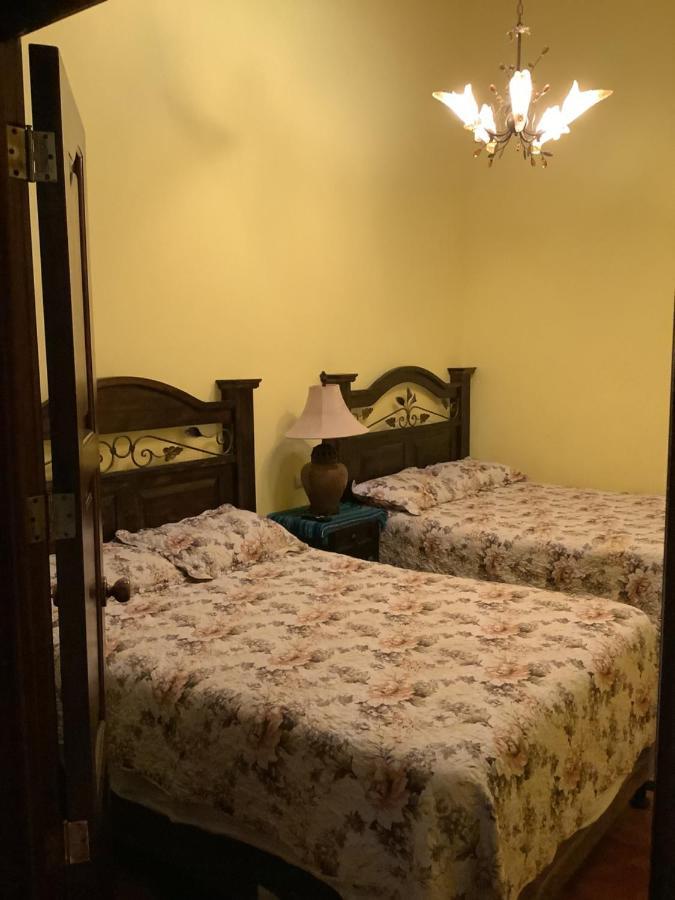 Отель La Casita De Angie Антигуа-Гватемала Экстерьер фото