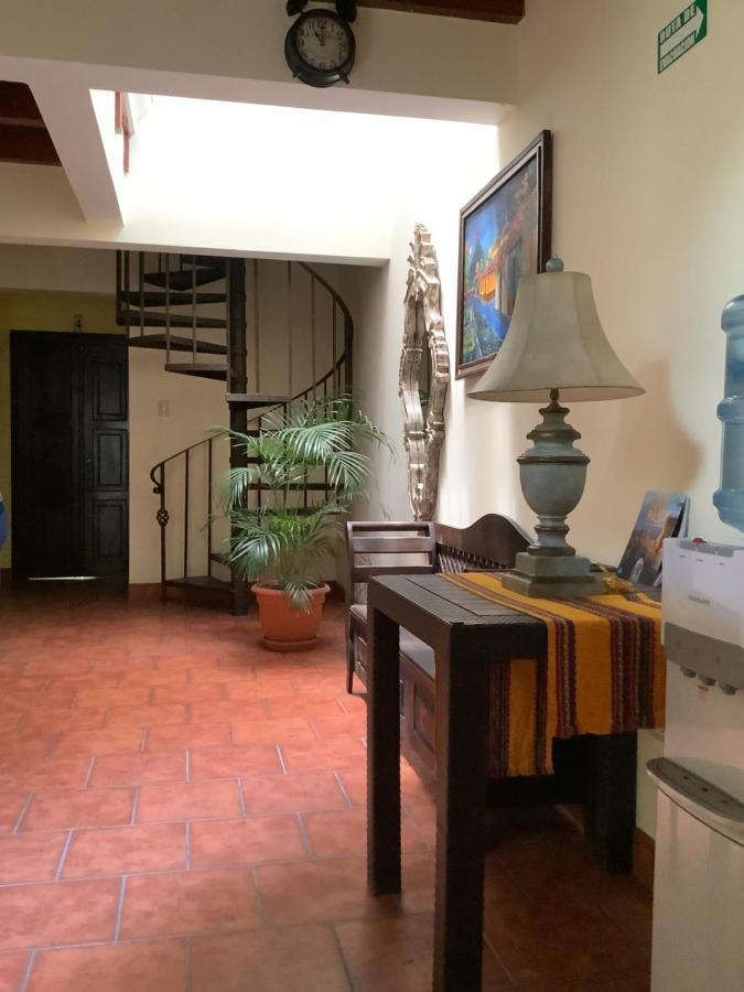 Отель La Casita De Angie Антигуа-Гватемала Экстерьер фото