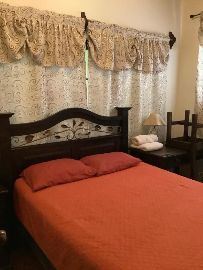 Отель La Casita De Angie Антигуа-Гватемала Экстерьер фото
