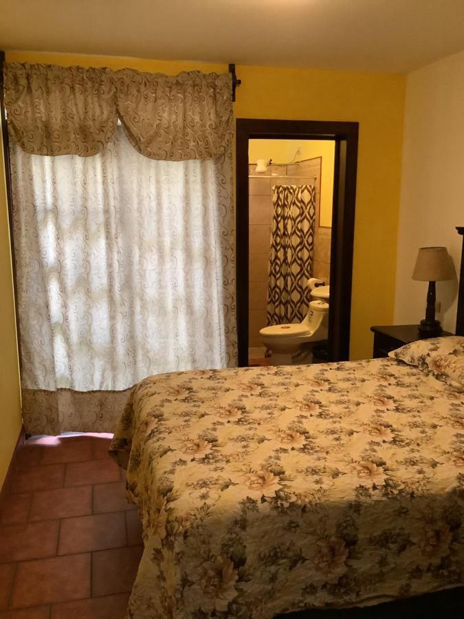 Отель La Casita De Angie Антигуа-Гватемала Экстерьер фото