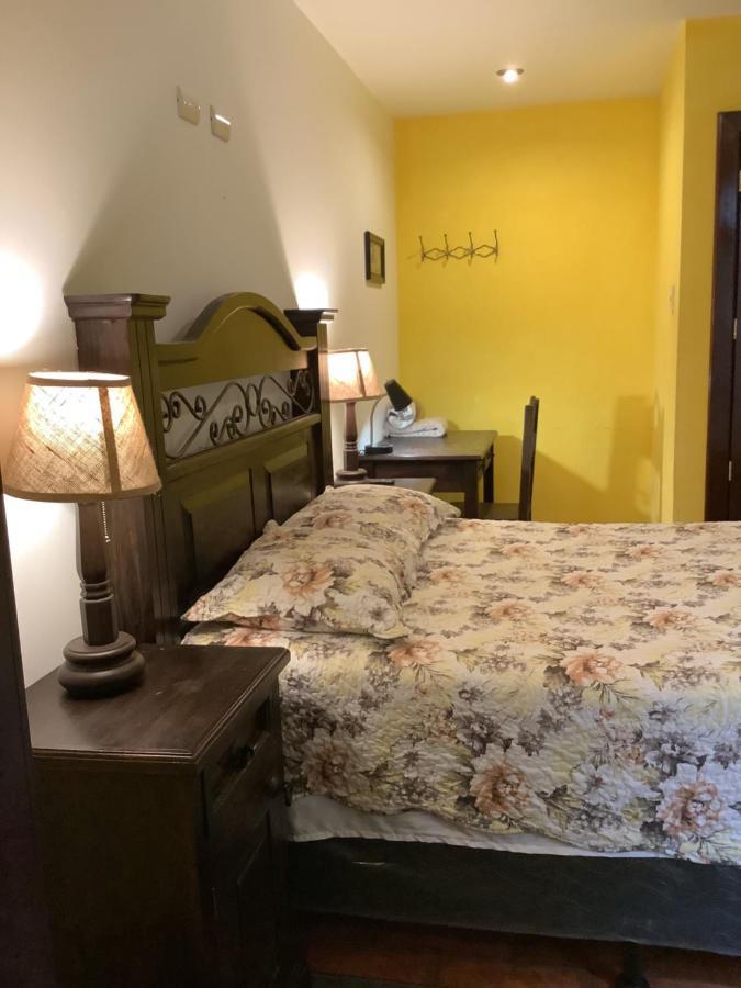 Отель La Casita De Angie Антигуа-Гватемала Экстерьер фото