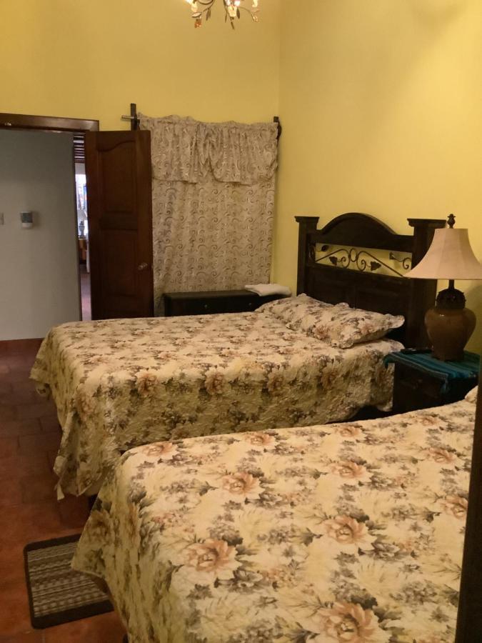 Отель La Casita De Angie Антигуа-Гватемала Экстерьер фото