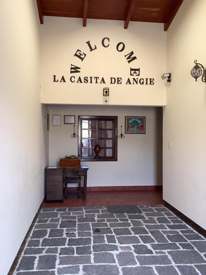 Отель La Casita De Angie Антигуа-Гватемала Экстерьер фото