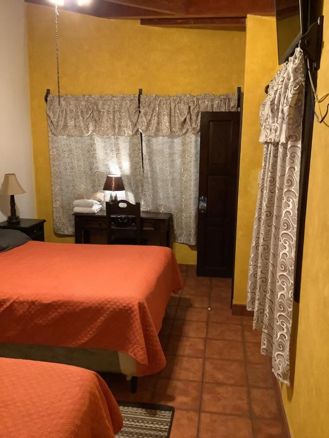 Отель La Casita De Angie Антигуа-Гватемала Экстерьер фото
